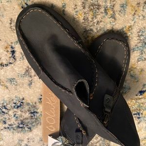 NWT light blue and tan Olu Kai shoes